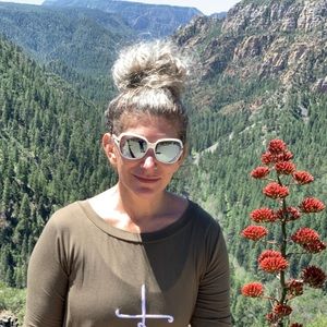 Meet your Posher, Cynthia